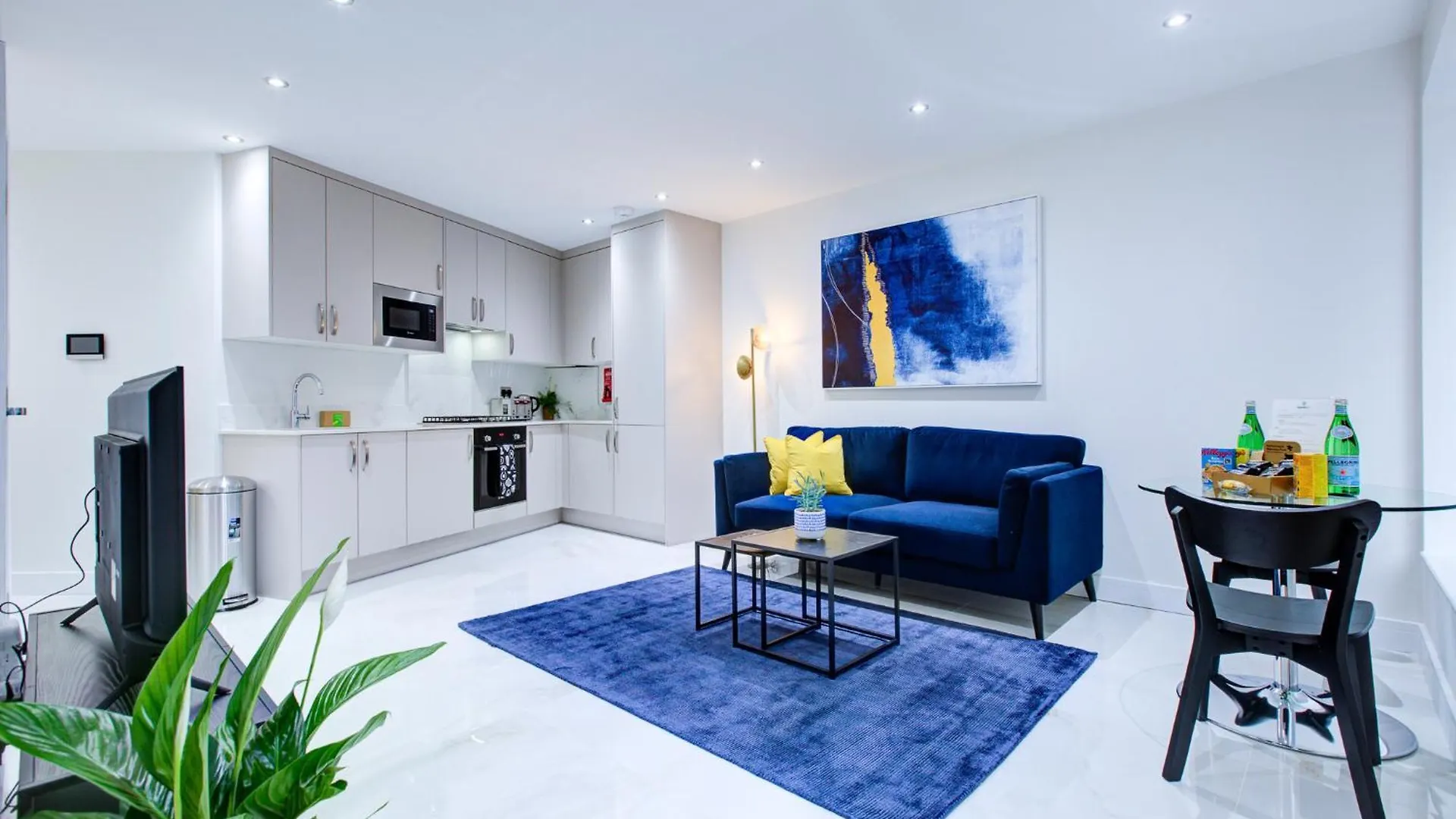 Hybrid Resi - Uxbridge With Onsite Car Parking, Near London Heathrow Airport Apartment United Kingdom