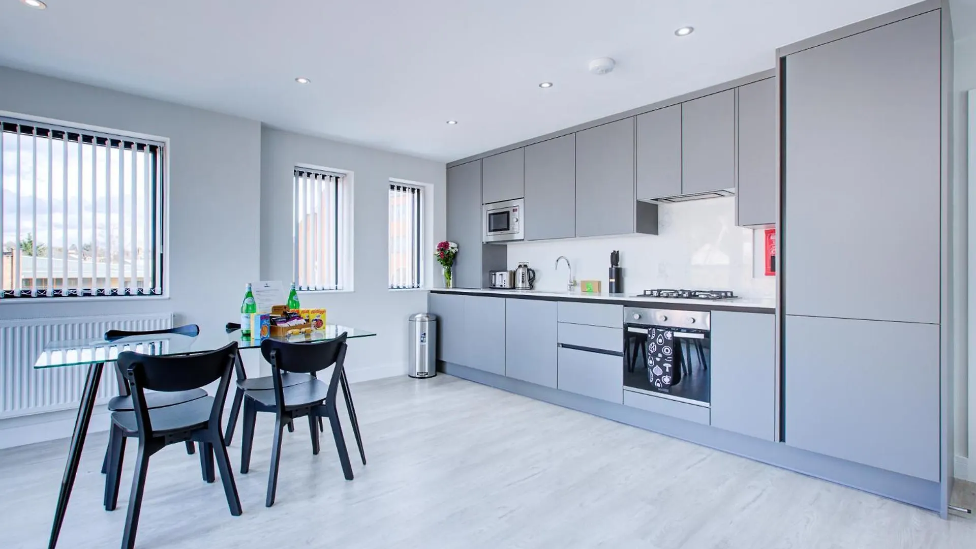 Hybrid Resi - Uxbridge With Onsite Car Parking, Near London Heathrow Airport Apartment United Kingdom
