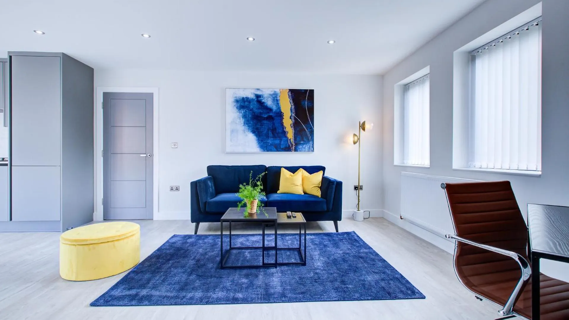 Hybrid Resi - Uxbridge With Onsite Car Parking, Near London Heathrow Airport Apartment 0*,  United Kingdom