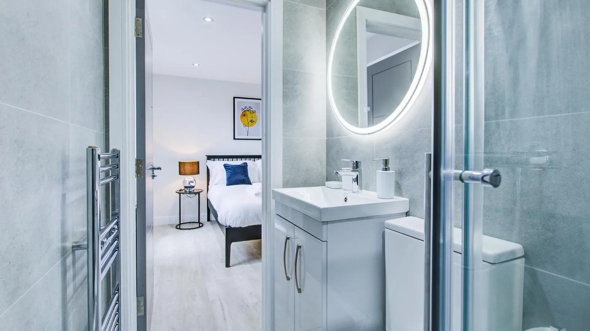 Hybrid Resi - Uxbridge With Onsite Car Parking, Near London Heathrow Airport Apartment United Kingdom