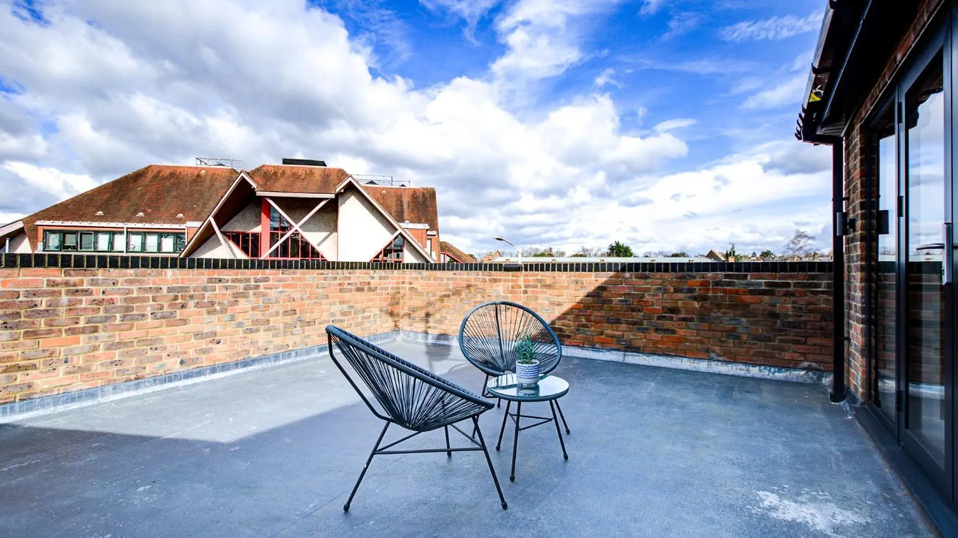 Hybrid Resi - Uxbridge With Onsite Car Parking, Near London Heathrow Airport Apartment United Kingdom