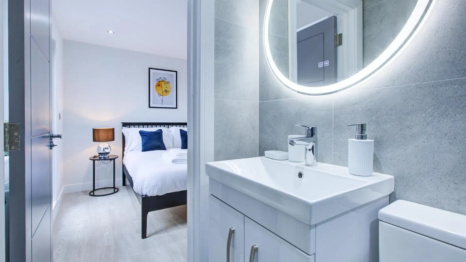 Hybrid Resi - Uxbridge With Onsite Car Parking, Near London Heathrow Airport Apartment 0*,