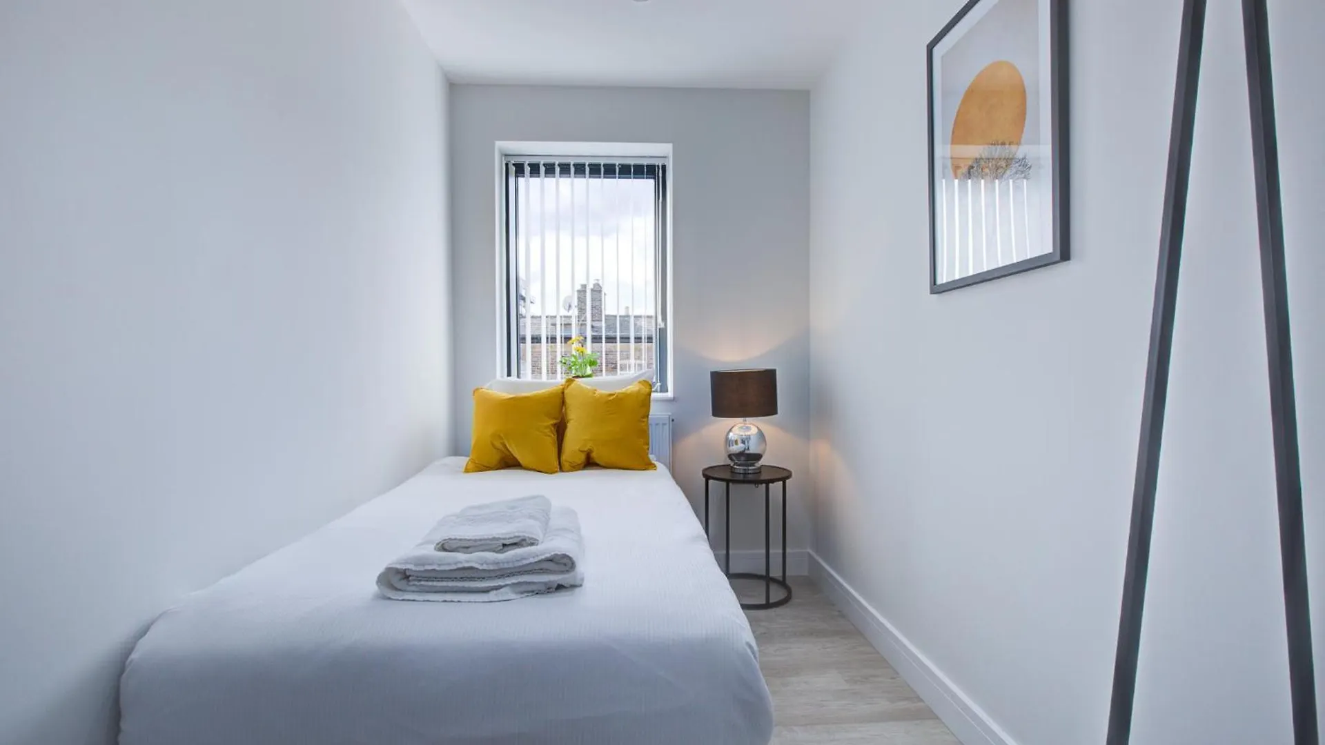 Hybrid Resi - Uxbridge With Onsite Car Parking, Near London Heathrow Airport Apartment 0*,